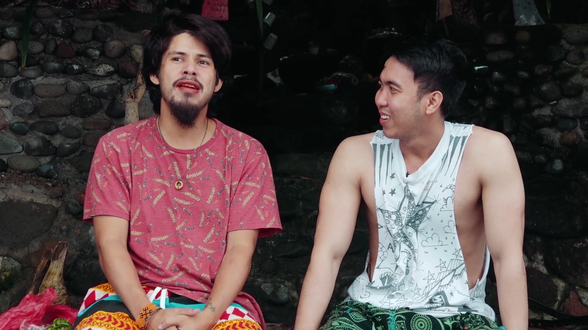 Neylondagi yalangoch ayollarning fotosuratlari